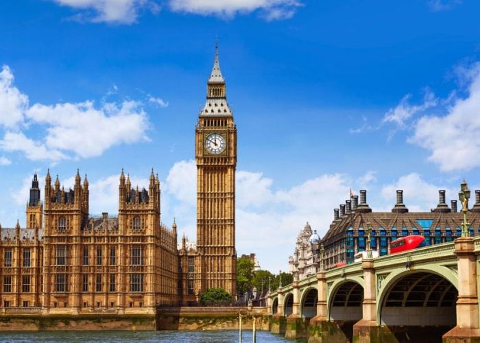 explore top management courses in uk as you study in uk from nepal, masters courses